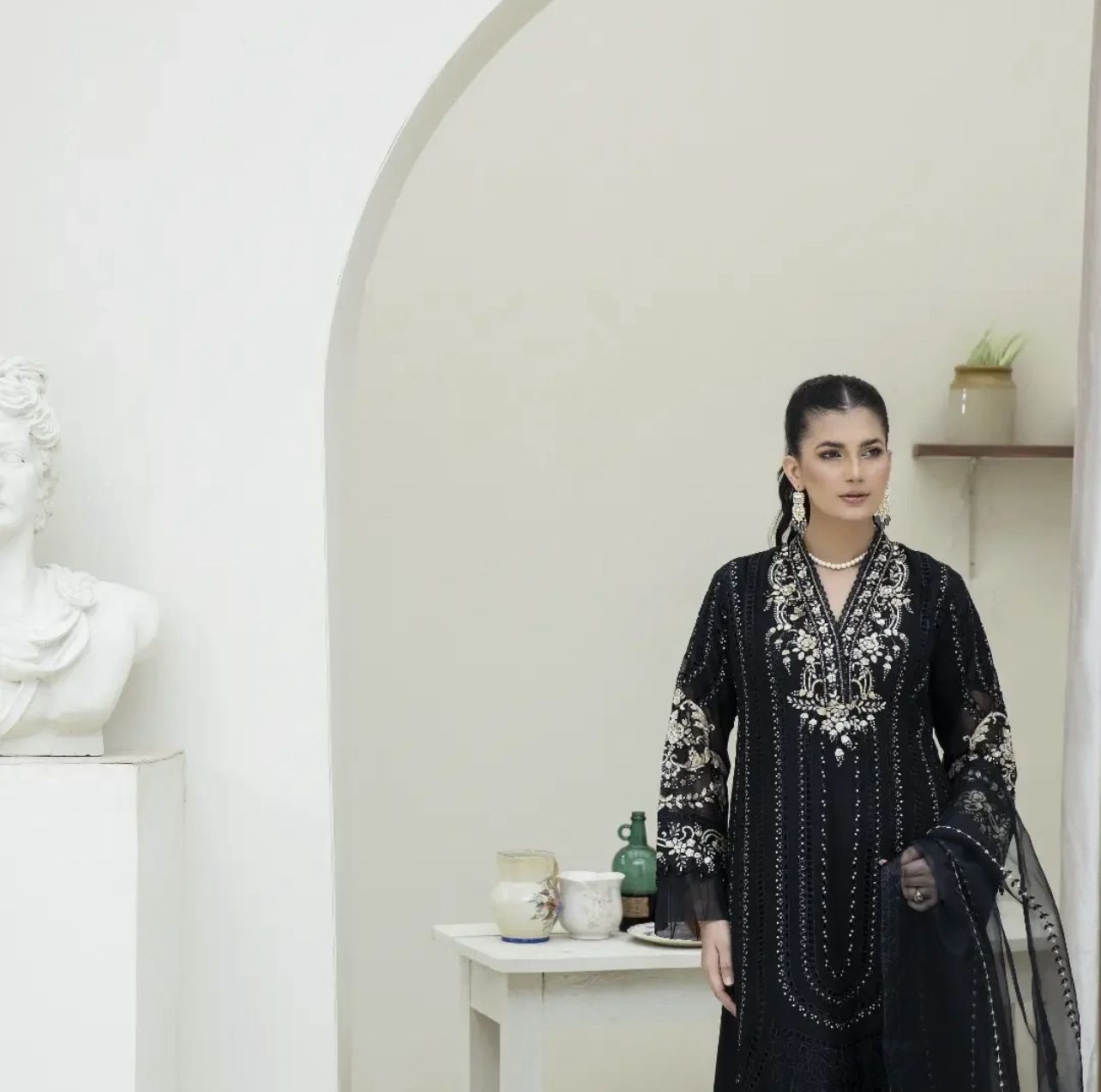 Beautiful women heavy embroidary Pakistani/indian readymade dress