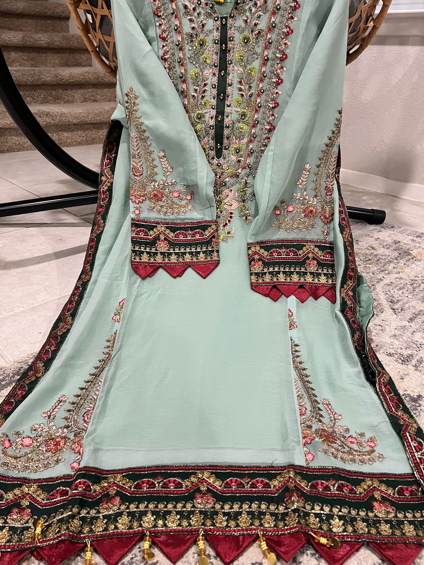 Beautiful women heavy embroidary Pakistani/indian readymade Dress