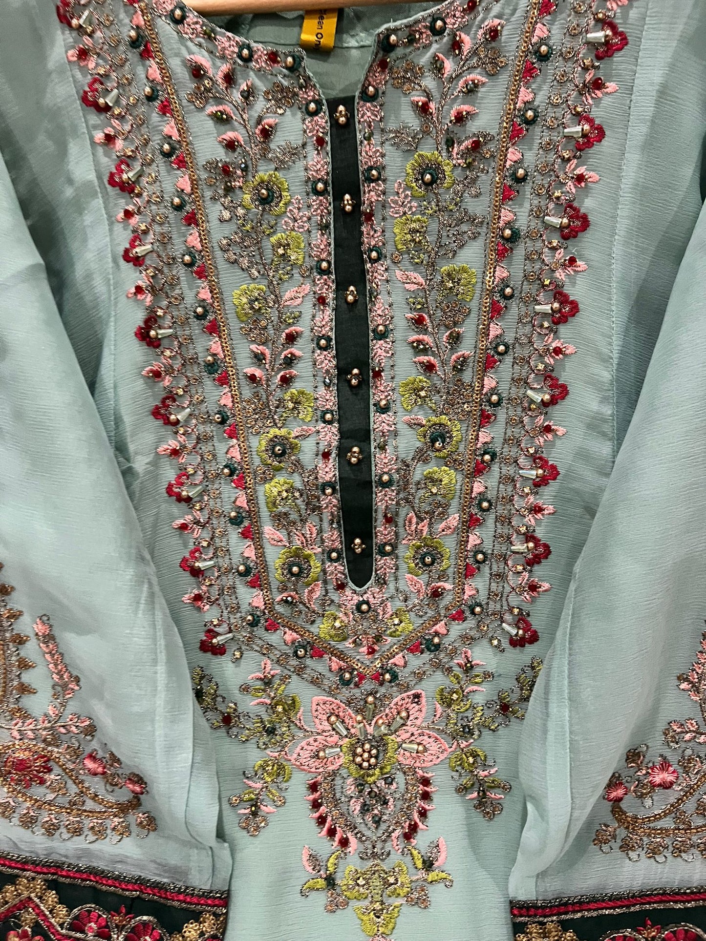 Beautiful women heavy embroidary Pakistani/indian readymade Dress
