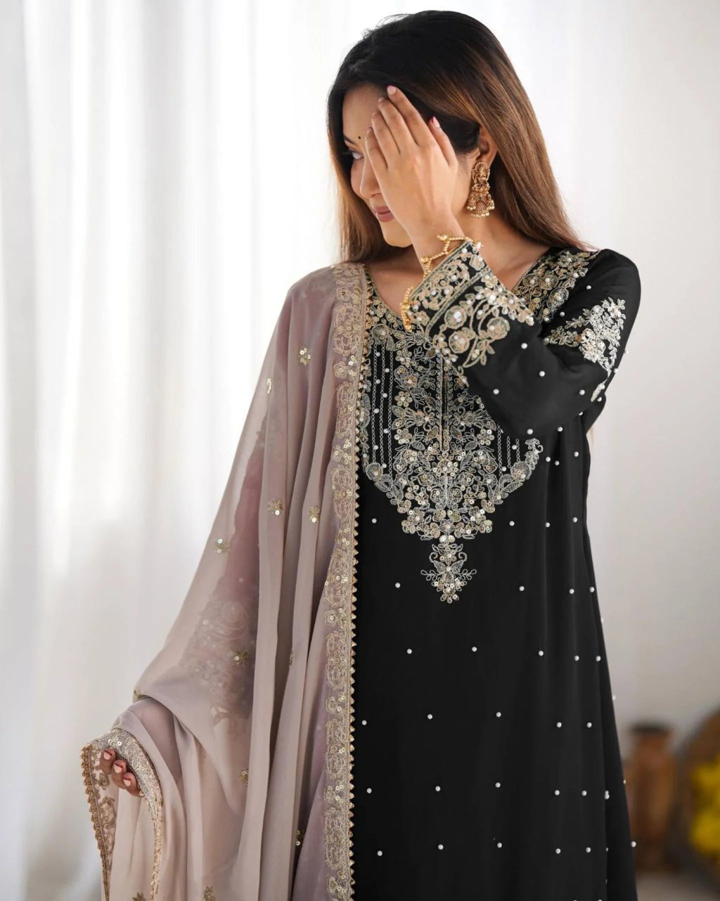 Beautiful women heavy embroidary Pakistani/indian Readymade dress