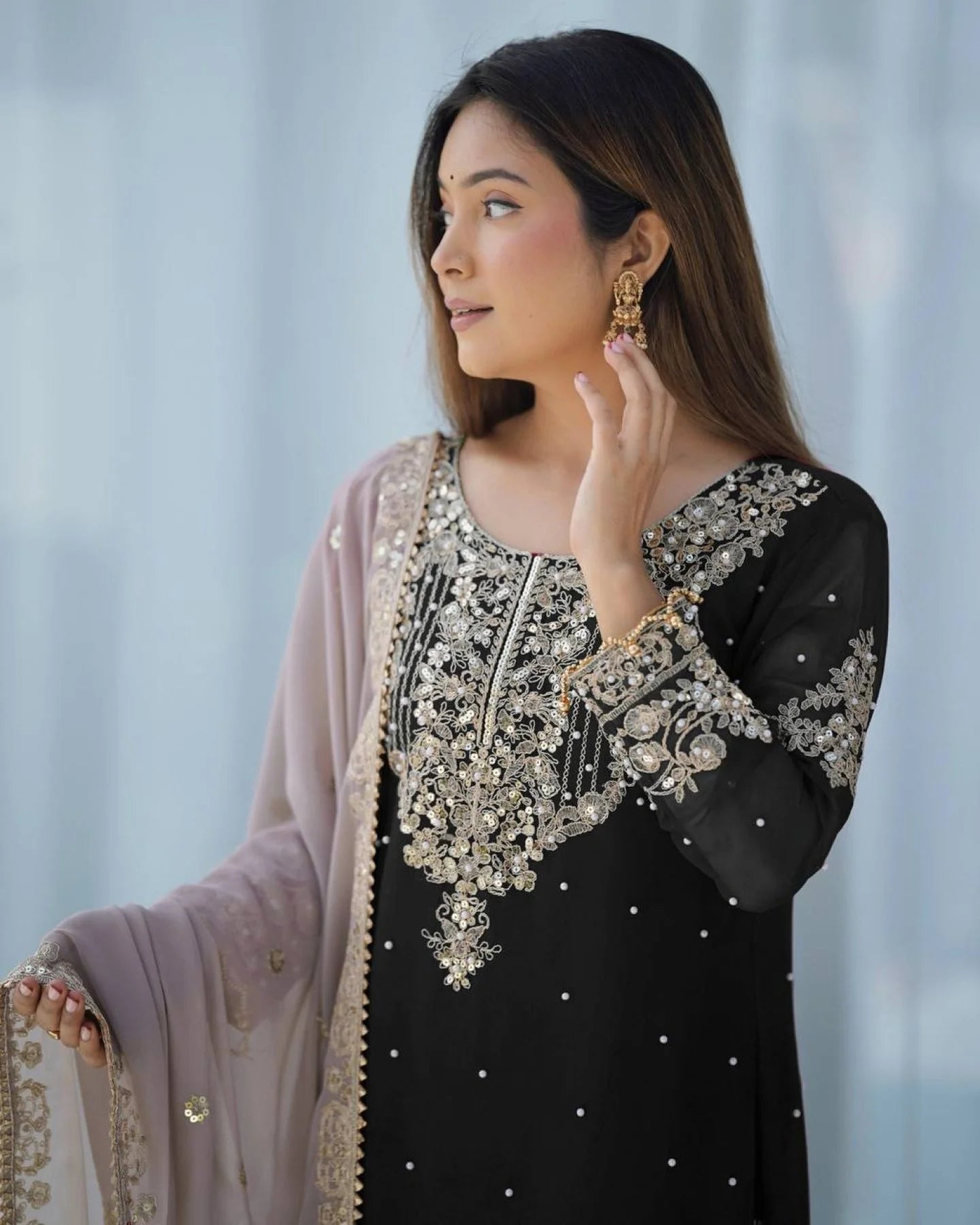 Beautiful women heavy embroidary Pakistani/indian Readymade dress
