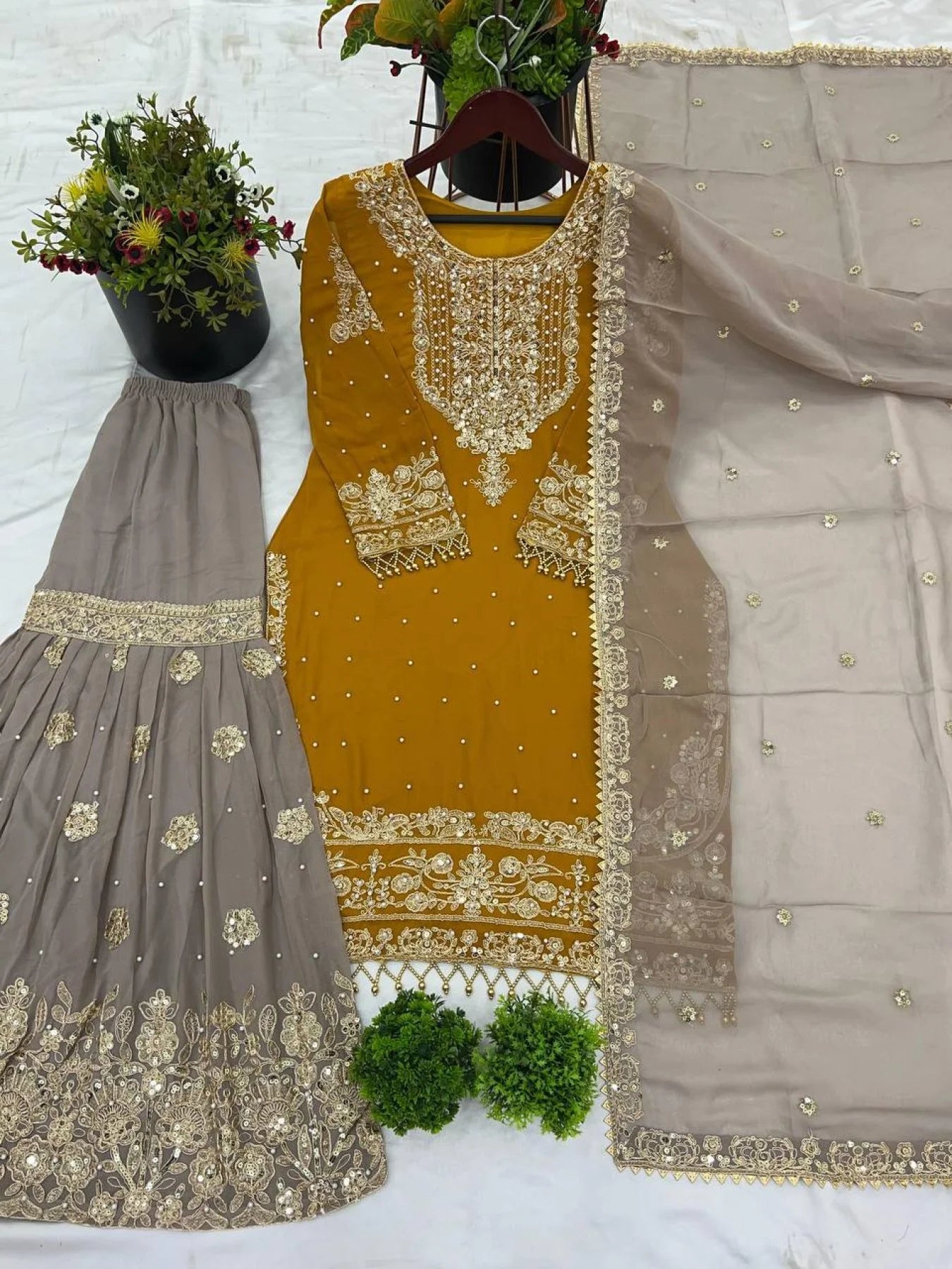 Beautiful women heavy embroidary Pakistani/indian readymade dress