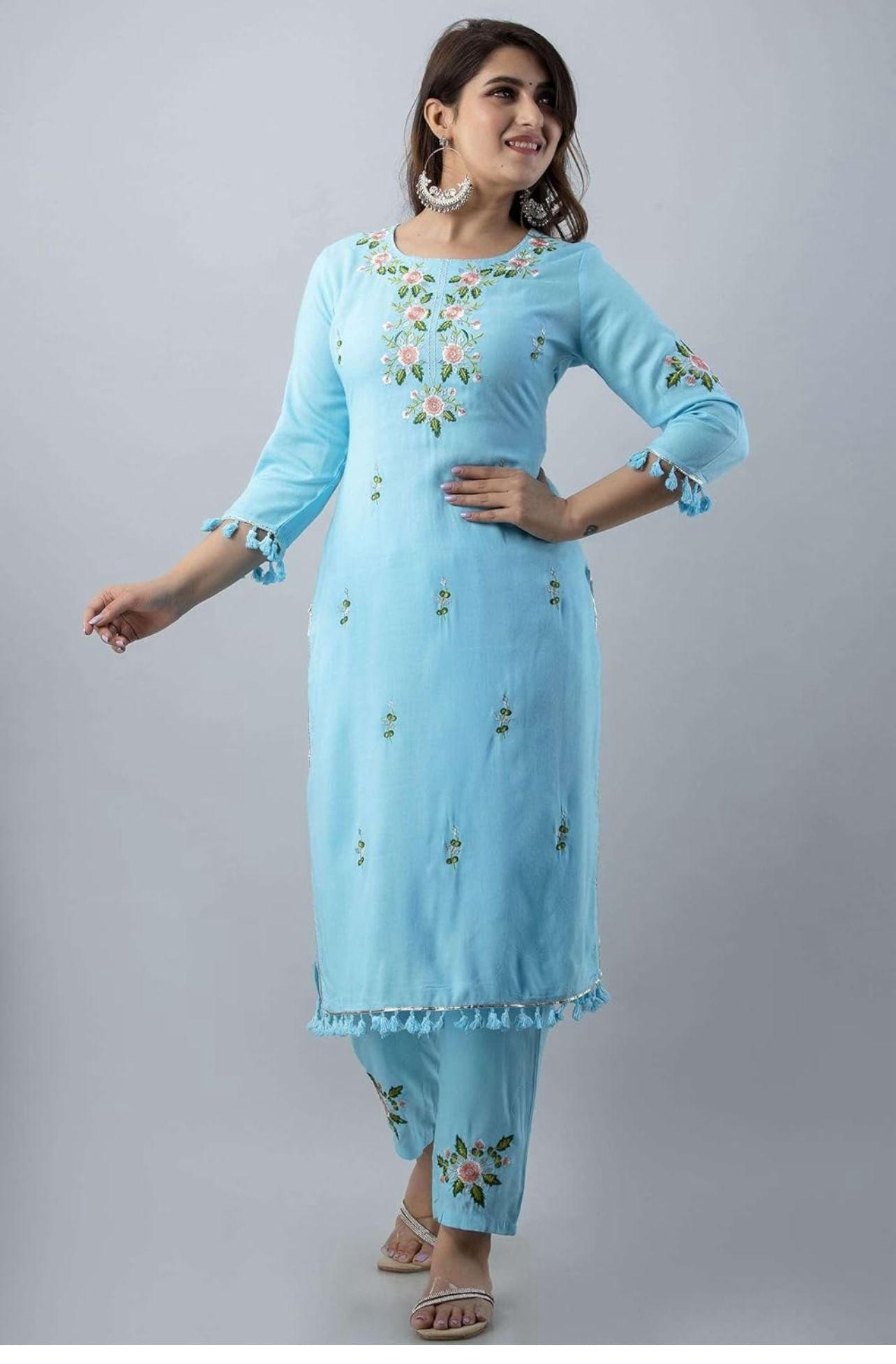 Beautiful women heavy embroidary Pakistani/indian readymade dress