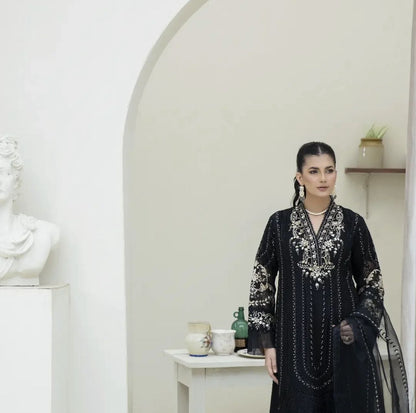 Beautiful women heavy embroidary Pakistani/indian readymade dress