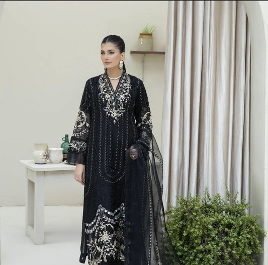 Beautiful women heavy embroidary Pakistani/indian readymade dress