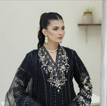 Beautiful women heavy embroidary Pakistani/indian readymade dress