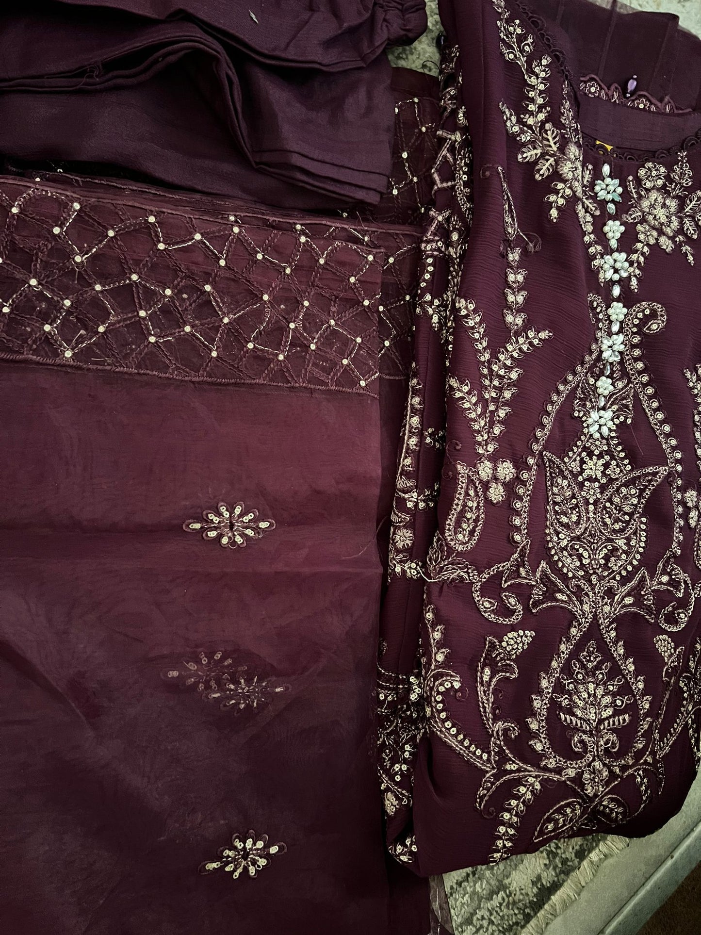 Beautiful women heavy embroidary Pakistani/indian Readymade Dress