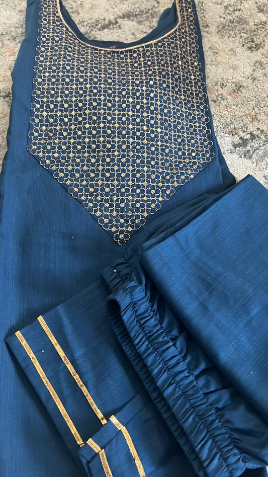 Beautiful women heavy embroidary Pakistani/indian Readymade dress