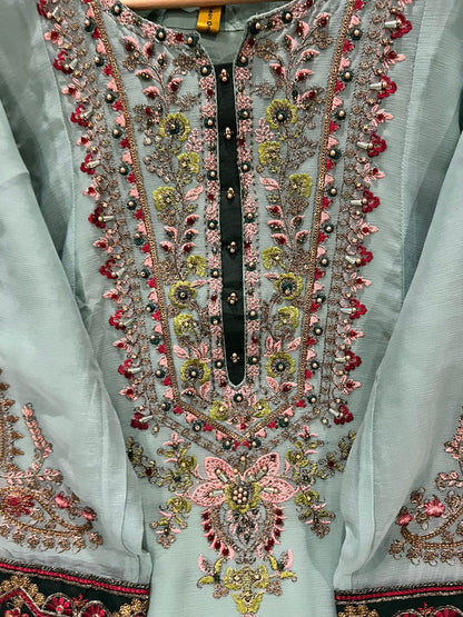 Beautiful women heavy embroidary Pakistani/indian readymade Dress