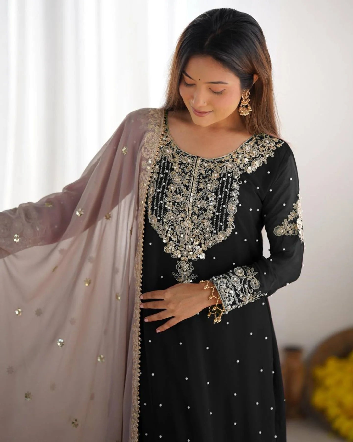 Beautiful women heavy embroidary Pakistani/indian Readymade dress