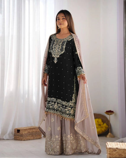 Beautiful women heavy embroidary Pakistani/indian Readymade dress