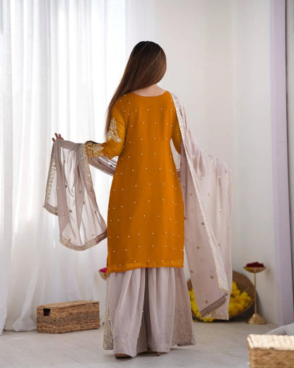 Beautiful women heavy embroidary Pakistani/indian readymade dress